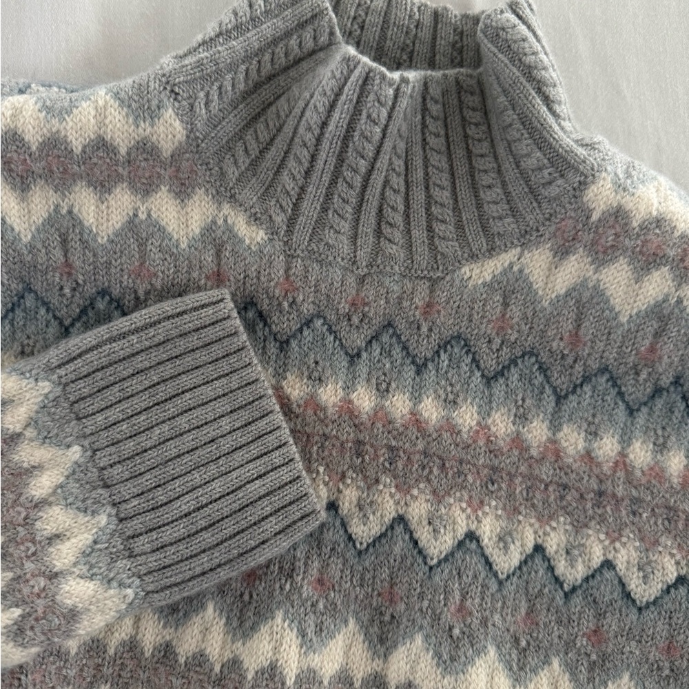 Club Monaco Gray and Cream Turtleneck Sweater
